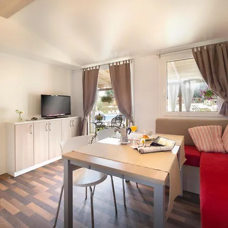 Awesome In Novigrad With Swimming Pool Сasa de vacaciones Novigrad Istria