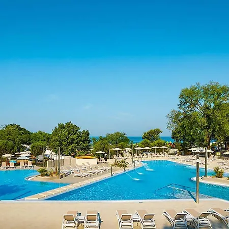 Awesome In Novigrad With Swimming Pool Сasa de vacaciones *