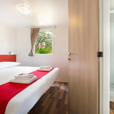 Awesome In Novigrad With Swimming Pool Nyaraló Novigrad Istria