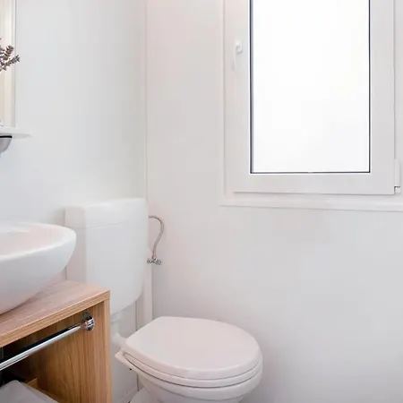 Awesome In Novigrad With Swimming Pool Holiday home