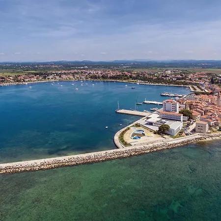 Holiday home Awesome In Novigrad With Swimming Pool *